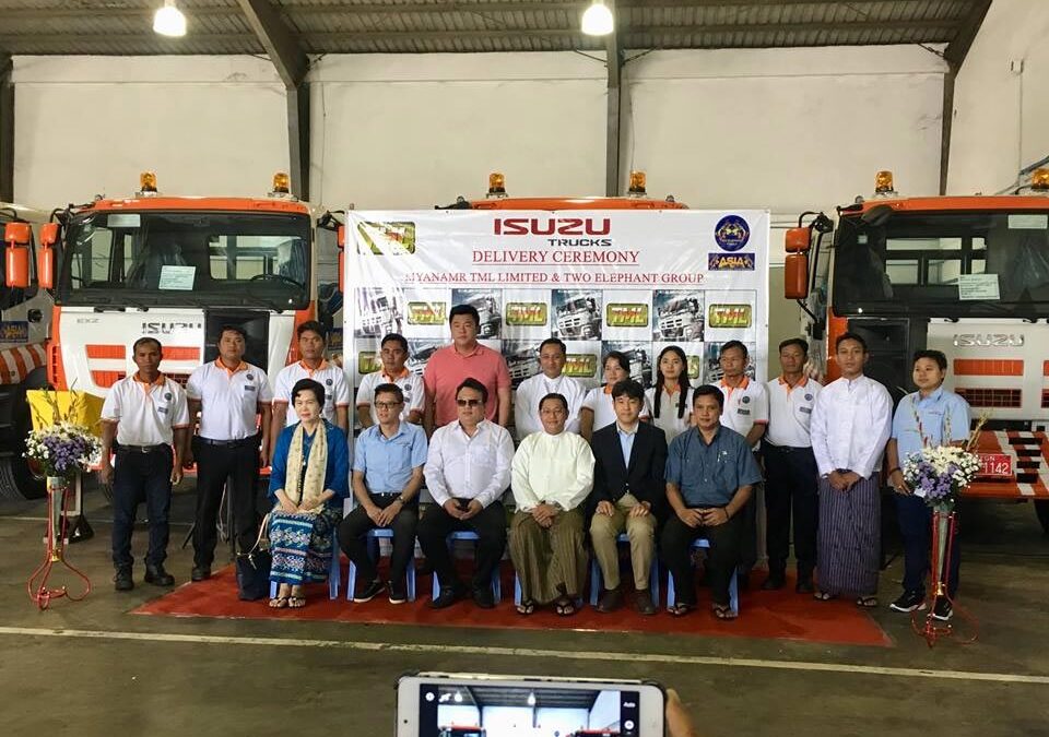 Myanmar TML Limited မှတင်သွင်းရောင်းချသော ISUZU EXZ Prime Mover (၁၅)စီးကို ဝယ်ယူအားပေးသော Two Elephant Group သိုလွှဲပြောင်းပေးအပ်ခြင်း